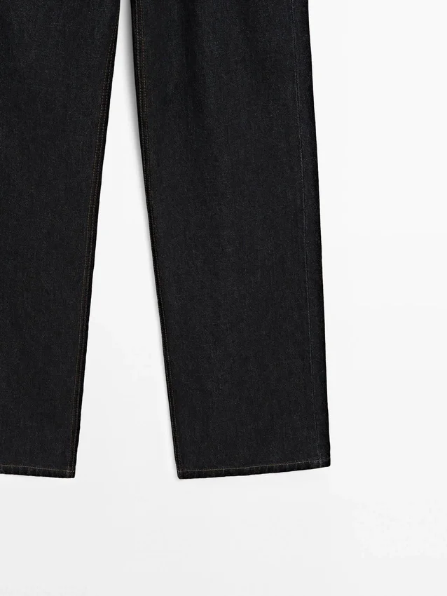 Jeans mit mittlerer Leibhöhe und weitem Bein Jeans mit mittlerer Leibhöhe und weitem Bein