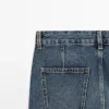 Jeans mit mittlerer Leibhöhe, verkürztem Schnitt und ausgestelltem Bein Jeans mit mittlerer Leibhöhe, verkürztem Schnitt und ausgestelltem Bein
