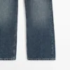 Jeans mit mittlerer Leibhöhe, verkürztem Schnitt und ausgestelltem Bein Jeans mit mittlerer Leibhöhe, verkürztem Schnitt und ausgestelltem Bein
