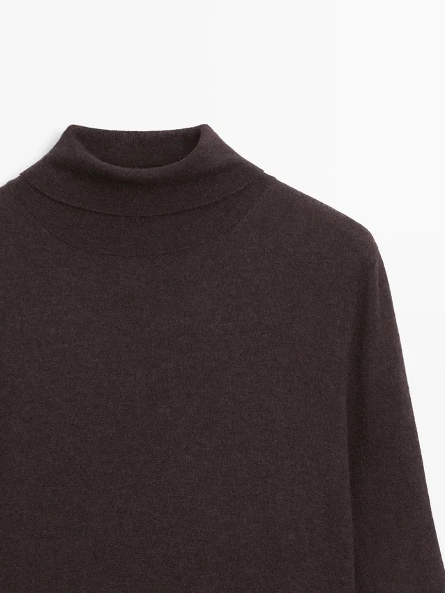 Kleider aus Wollmischstrick mit kontrastierenden Details Kleider aus Wollmischstrick mit kontrastierenden Details