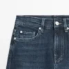 Komfortable Jeans mit geradem Bein und hoher Taille Komfortable Jeans mit geradem Bein und hoher Taille