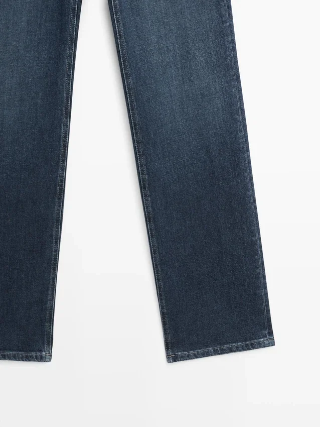 Komfortable Jeans mit geradem Bein und hoher Taille Komfortable Jeans mit geradem Bein und hoher Taille