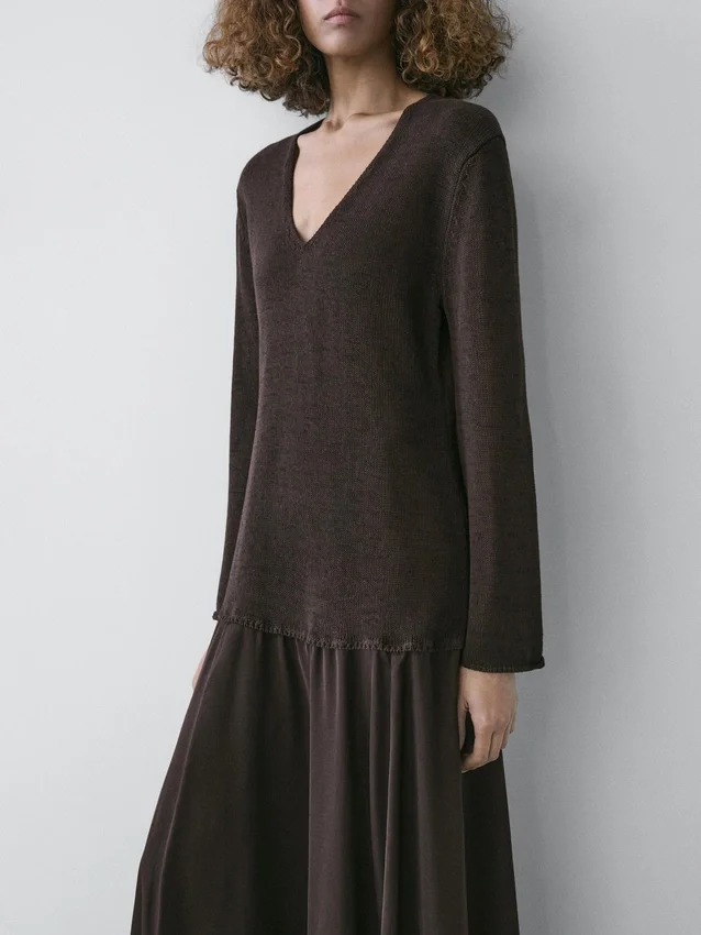 Kontrastreiches Kleid aus Baumwollmischgewebe Kontrastreiches Kleid aus Baumwollmischgewebe