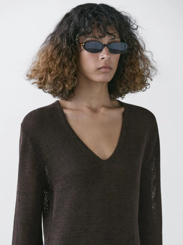 Kontrastreiches Kleid aus Baumwollmischgewebe Kontrastreiches Kleid aus Baumwollmischgewebe