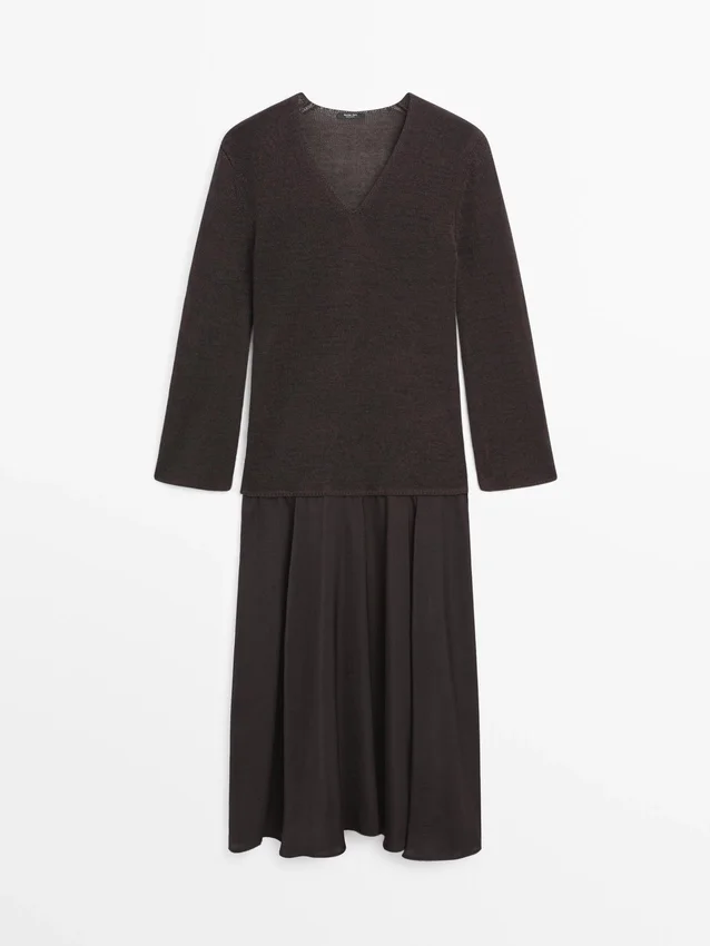 Kontrastreiches Kleid aus Baumwollmischgewebe Kontrastreiches Kleid aus Baumwollmischgewebe