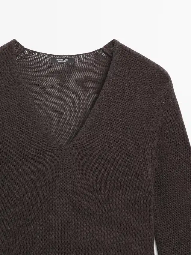 Kontrastreiches Kleid aus Baumwollmischgewebe Kontrastreiches Kleid aus Baumwollmischgewebe