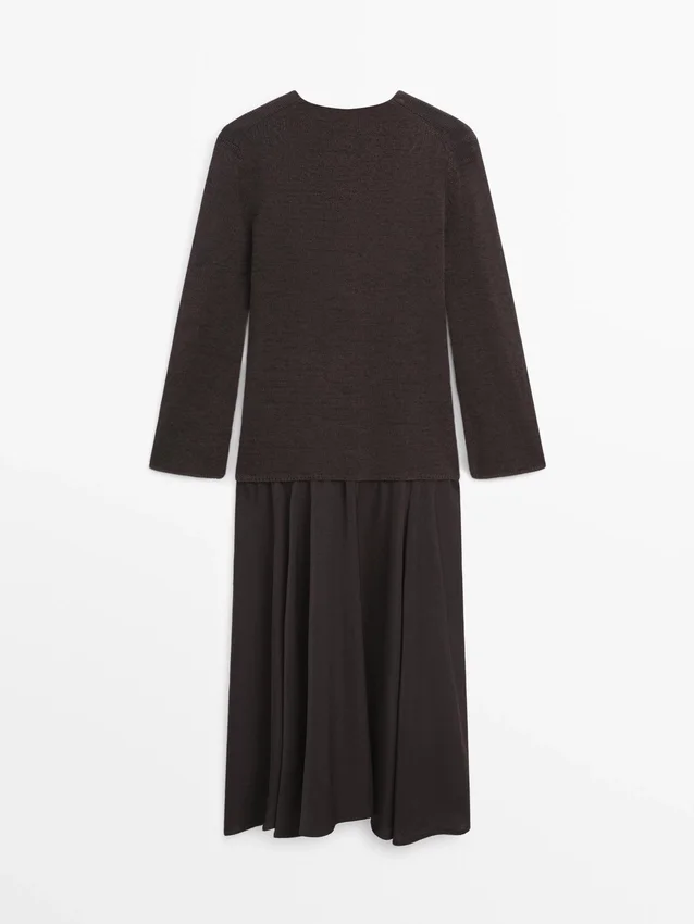 Kontrastreiches Kleid aus Baumwollmischgewebe Kontrastreiches Kleid aus Baumwollmischgewebe