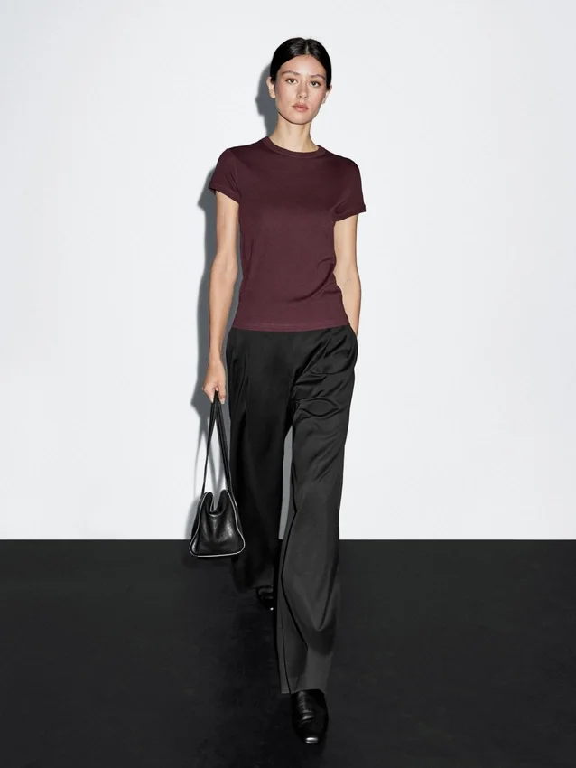 Kurzarm-T-Shirt aus 100 % Baumwolle Kurzarm-T-Shirt aus 100 % Baumwolle