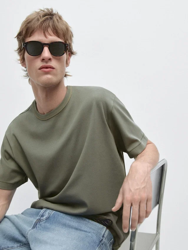 Kurzarm-T-Shirt aus 100 % Baumwolle Kurzarm-T-Shirt aus 100 % Baumwolle