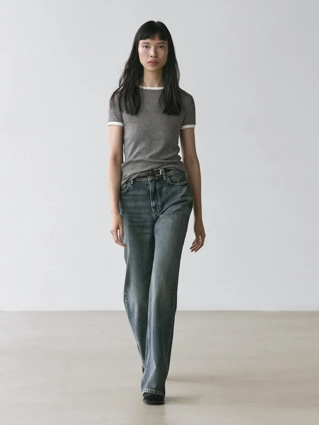 Kurzarm-T-Shirt mit Kontrastdetails Kurzarm-T-Shirt mit Kontrastdetails