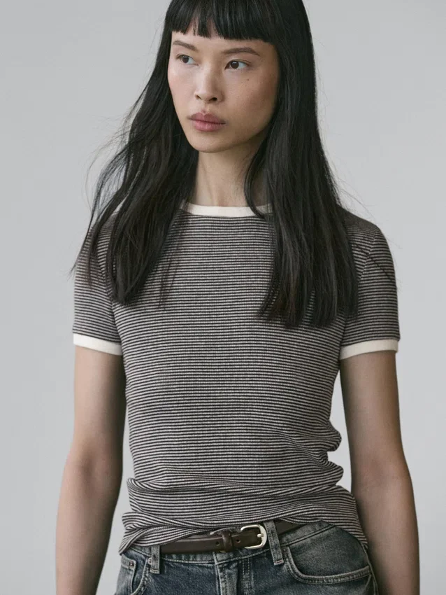 Kurzarm-T-Shirt mit Kontrastdetails Kurzarm-T-Shirt mit Kontrastdetails