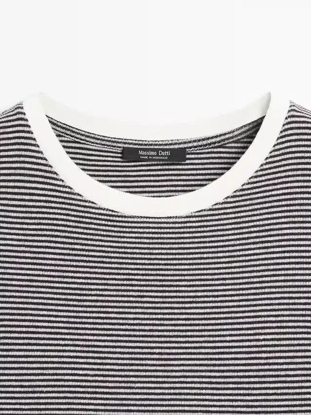 Kurzarm-T-Shirt mit Kontrastdetails Kurzarm-T-Shirt mit Kontrastdetails