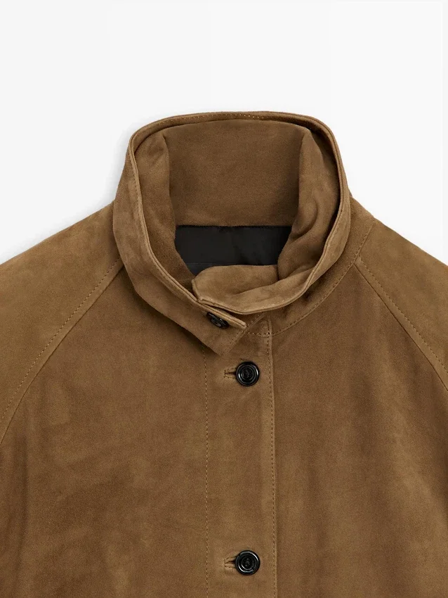 Kurze Bomberjacke aus Wildleder Kurze Bomberjacke aus Wildleder