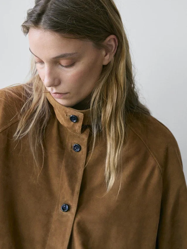 Kurze Bomberjacke aus Wildleder Kurze Bomberjacke aus Wildleder