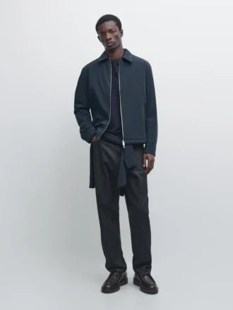 Kurze Jacke mit Taschendetails