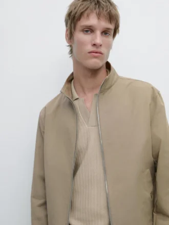 Kurze Jacke mit Taschendetails