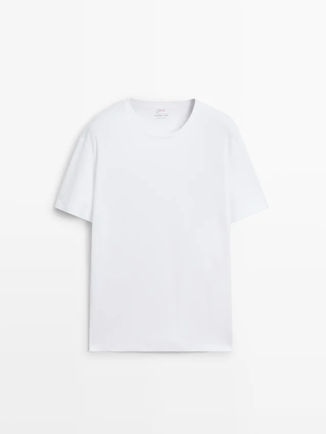 Kurzärmeliges Pyjama-Oberteil und gestreifte Hose Kurzärmeliges Pyjama-Oberteil und gestreifte Hose