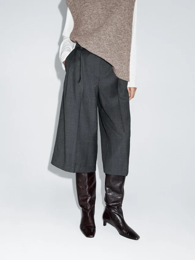 Lange Bermudashorts aus Wolle mit Abnähern Lange Bermudashorts aus Wolle mit Abnähern