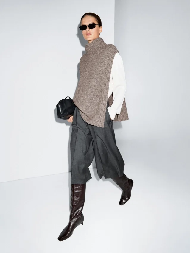 Lange Bermudashorts aus Wolle mit Abnähern Lange Bermudashorts aus Wolle mit Abnähern