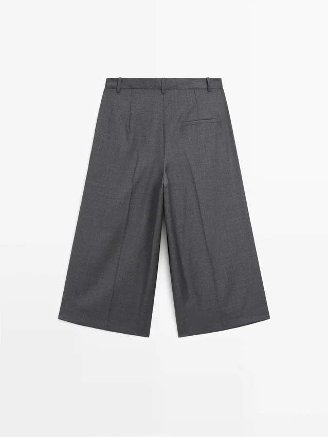 Lange Bermudashorts aus Wolle mit Abnähern Lange Bermudashorts aus Wolle mit Abnähern