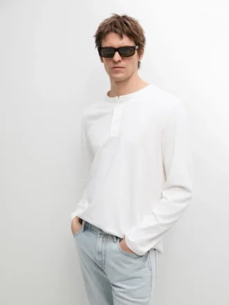 Langärmliges Henley-Ausschnitt-T-Shirt