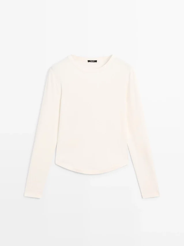 Langärmliges T-Shirt mit abgerundetem Saum Langärmliges T-Shirt mit abgerundetem Saum