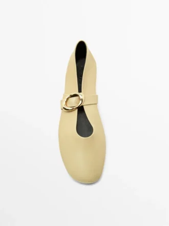 Lederballerinas mit Schnalle