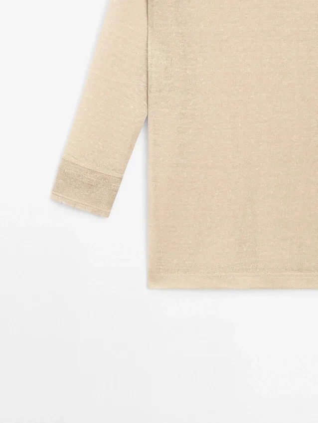 Leichtes T-Shirt aus einer Woll-Leinen-Mischung Leichtes T-Shirt aus einer Woll-Leinen-Mischung