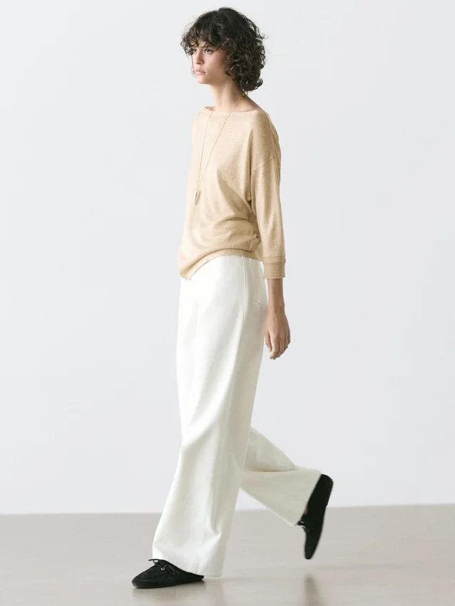 Leichtes T-Shirt aus einer Woll-Leinen-Mischung Leichtes T-Shirt aus einer Woll-Leinen-Mischung