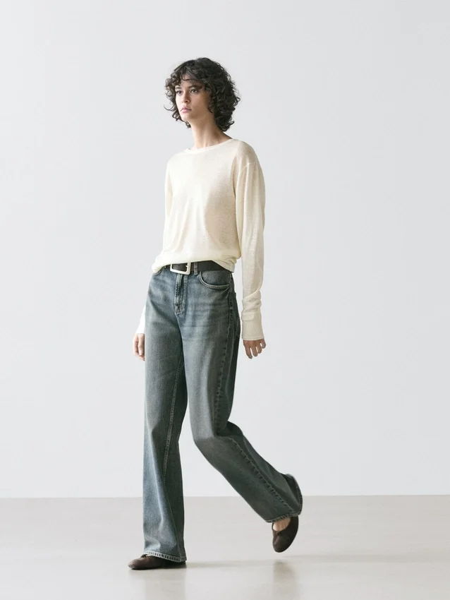 Leichtes T-Shirt aus einer Woll-Leinen-Mischung Leichtes T-Shirt aus einer Woll-Leinen-Mischung