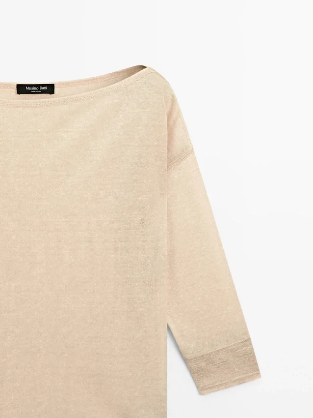 Leichtes T-Shirt aus einer Woll-Leinen-Mischung Leichtes T-Shirt aus einer Woll-Leinen-Mischung