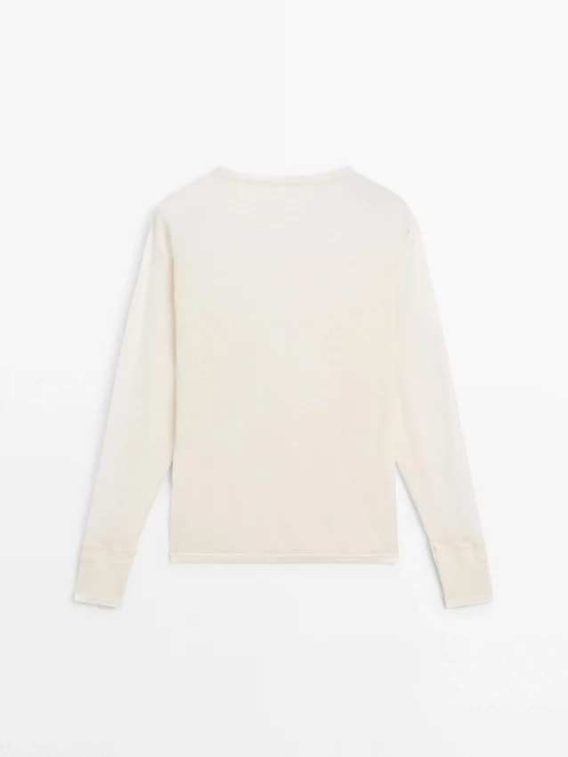 Leichtes T-Shirt aus einer Woll-Leinen-Mischung Leichtes T-Shirt aus einer Woll-Leinen-Mischung