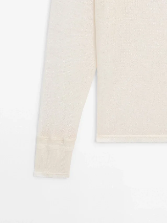 Leichtes T-Shirt aus einer Woll-Leinen-Mischung Leichtes T-Shirt aus einer Woll-Leinen-Mischung