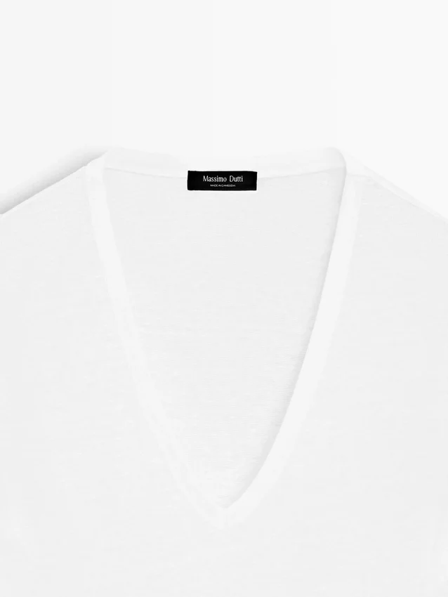 Leinen-T-Shirt mit V-Ausschnitt Leinen-T-Shirt mit V-Ausschnitt