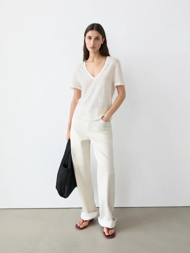 Leinen-T-Shirt mit V-Ausschnitt Leinen-T-Shirt mit V-Ausschnitt