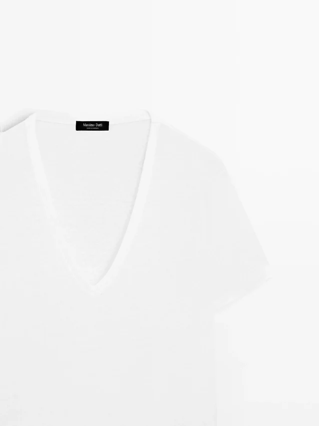 Leinen-T-Shirt mit V-Ausschnitt Leinen-T-Shirt mit V-Ausschnitt