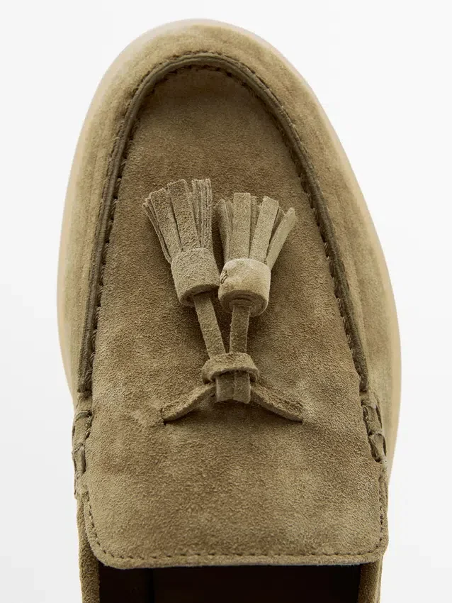 Loafer aus Spaltleder mit Quasten Loafer aus Spaltleder mit Quasten