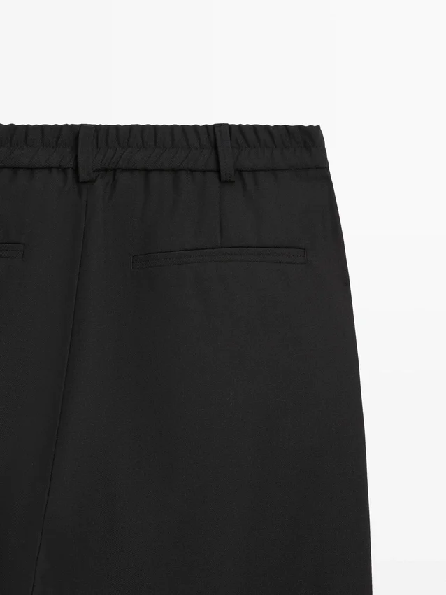 Locker sitzende Hose aus kühler Wollmischung mit Abnähern Locker sitzende Hose aus kühler Wollmischung mit Abnähern