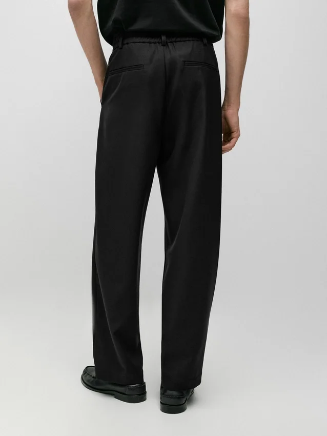 Locker sitzende Hose aus kühler Wollmischung mit Abnähern Locker sitzende Hose aus kühler Wollmischung mit Abnähern