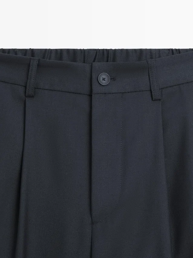 Locker sitzende Hose aus Wollmischung mit Abnähern Locker sitzende Hose aus Wollmischung mit Abnähern