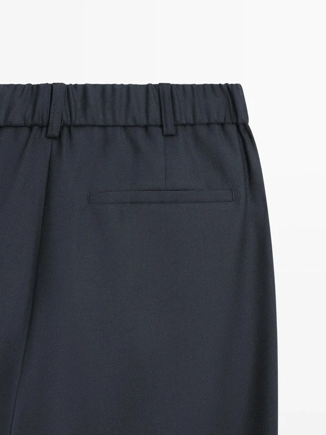 Locker sitzende Hose aus Wollmischung mit Abnähern Locker sitzende Hose aus Wollmischung mit Abnähern