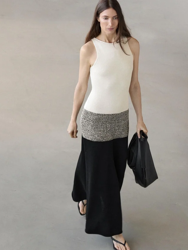 Midi-Kleid aus 100 % Baumwolle mit Kontraststrick Midi-Kleid aus 100 % Baumwolle mit Kontraststrick