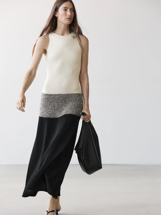 Midi-Kleid aus 100 % Baumwolle mit Kontraststrick Midi-Kleid aus 100 % Baumwolle mit Kontraststrick