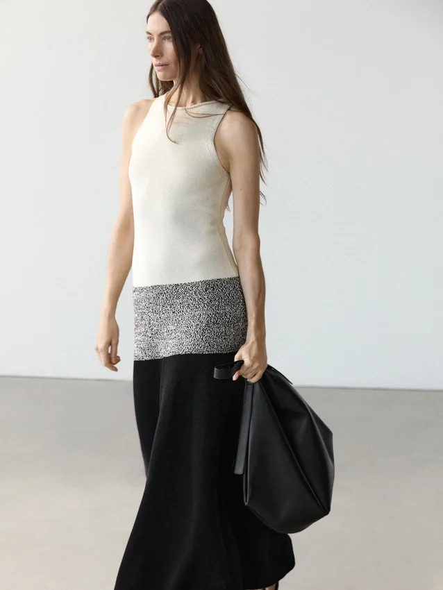 Midi-Kleid aus 100 % Baumwolle mit Kontraststrick Midi-Kleid aus 100 % Baumwolle mit Kontraststrick