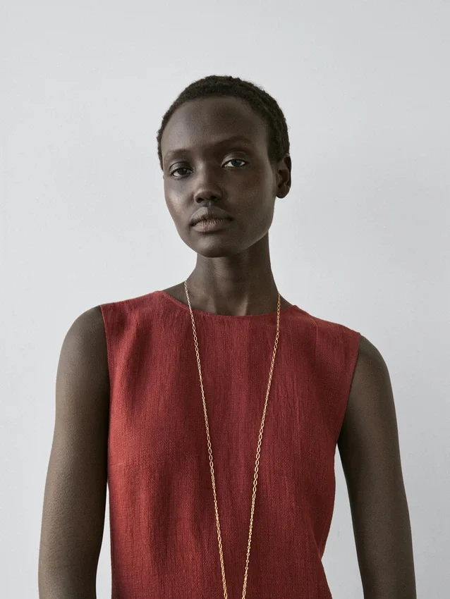 Midi-Kleid aus 100 % Leinen Midi-Kleid aus 100 % Leinen