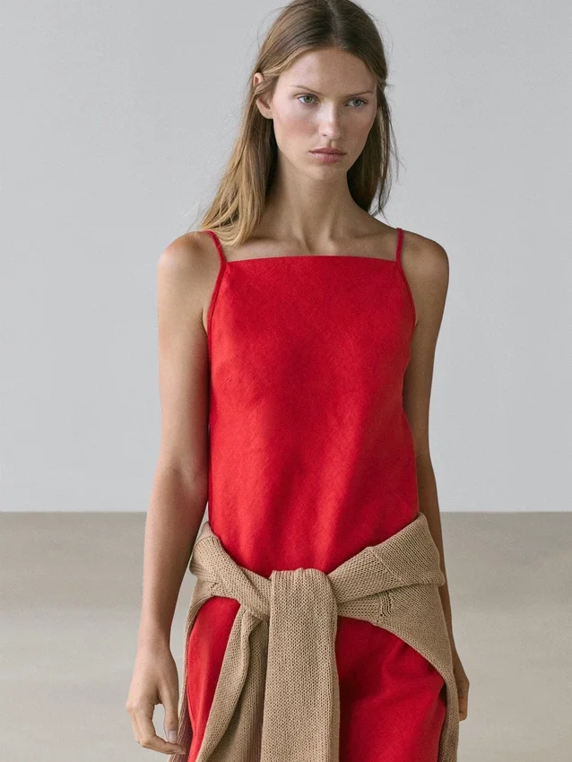 Midi-Kleid aus Leinen mit geradem Ausschnitt Midi-Kleid aus Leinen mit geradem Ausschnitt