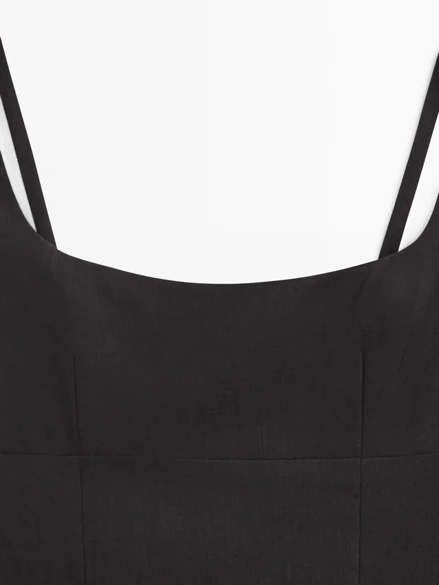 Midi-Kleid aus Leinen mit Trägern Midi-Kleid aus Leinen mit Trägern