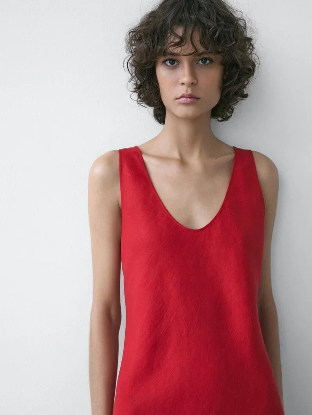 Midi-Kleid aus Leinen mit Trägern Midi-Kleid aus Leinen mit Trägern