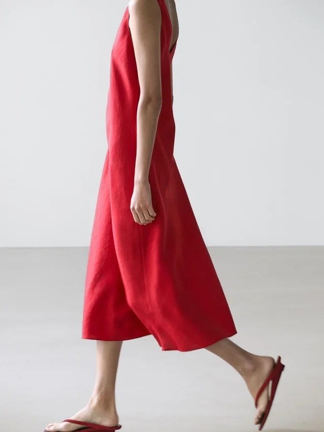 Midi-Kleid aus Leinen mit Trägern Midi-Kleid aus Leinen mit Trägern