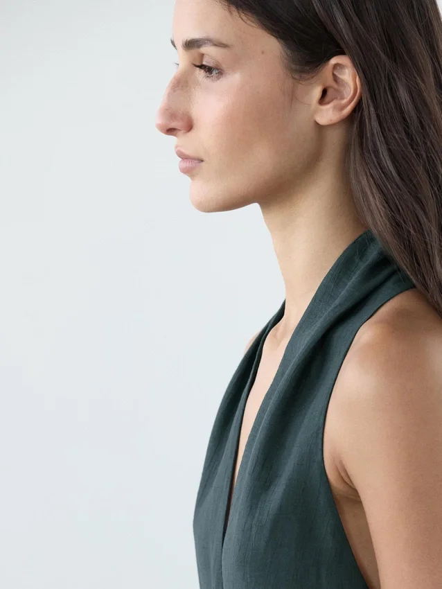 Midi-Kleid aus Leinenmischung mit V-Ausschnitt Midi-Kleid aus Leinenmischung mit V-Ausschnitt